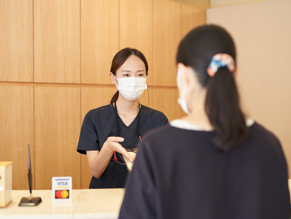 受付・問診票の記入